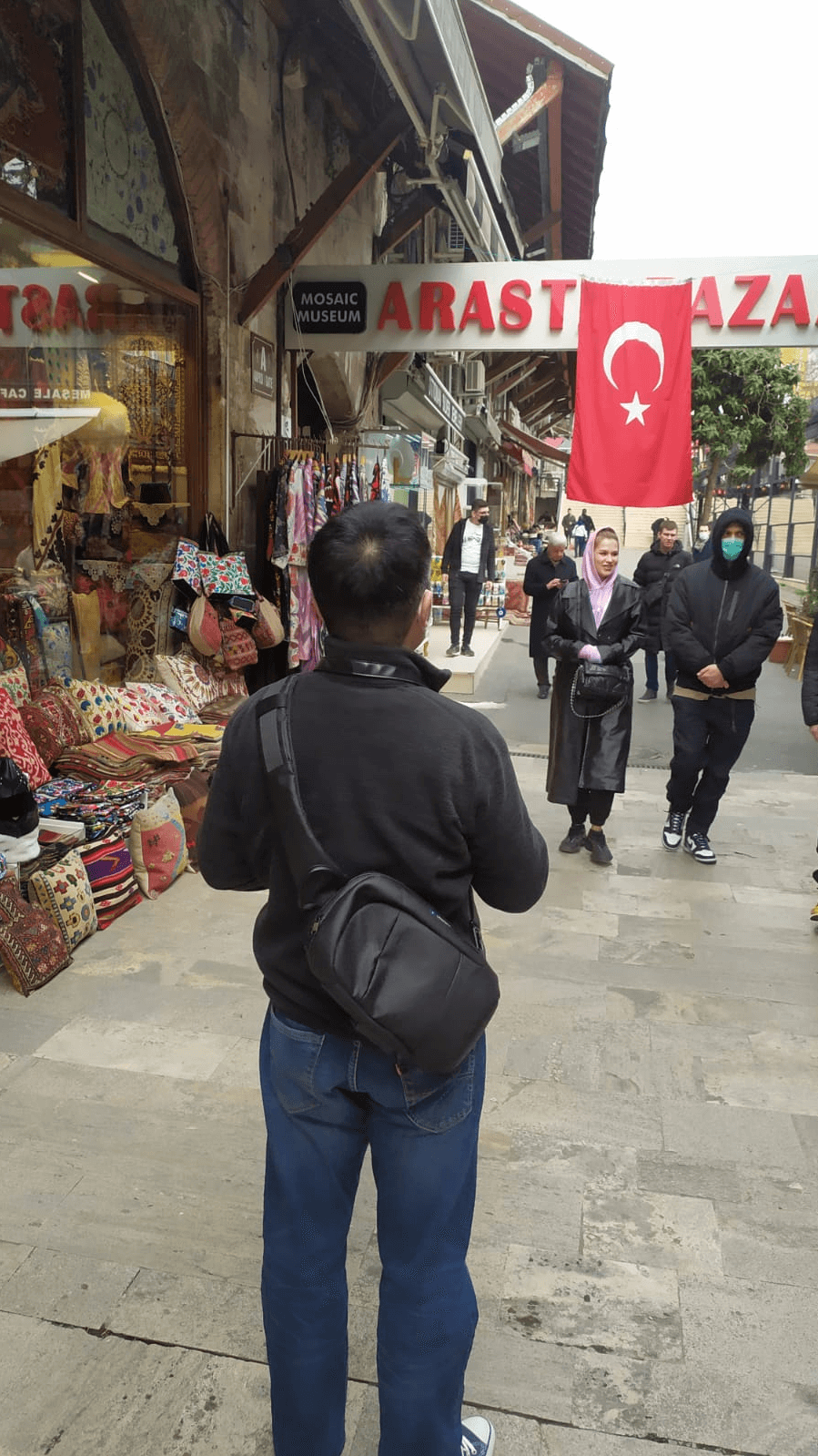 wannabetaller-istanbul-tour-visiting-famous-bazaar