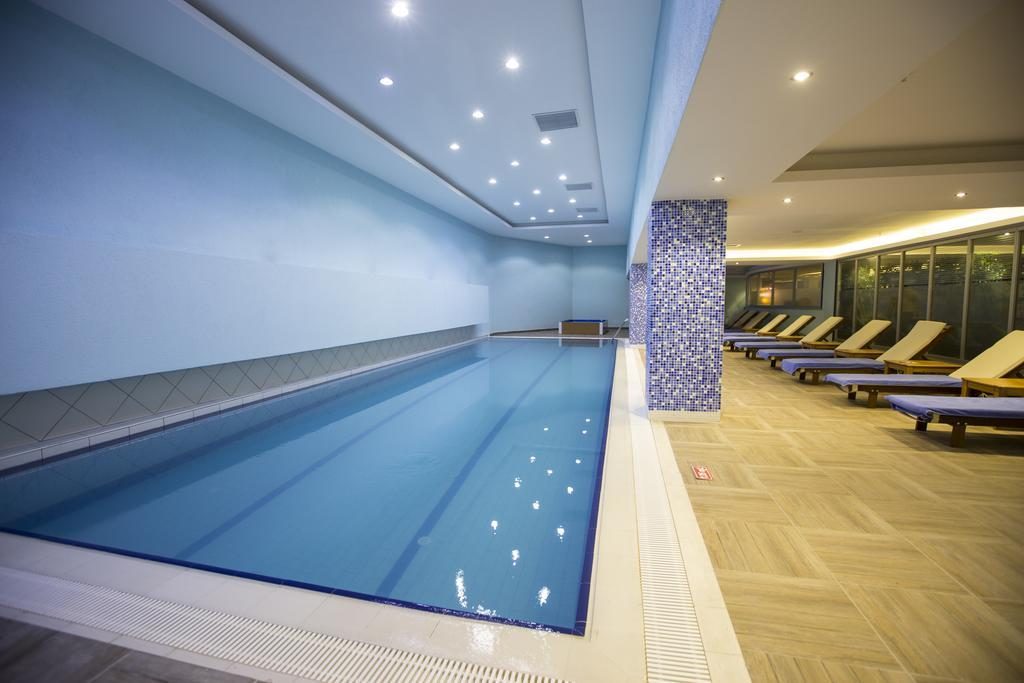World-Point-Hotel-pool
