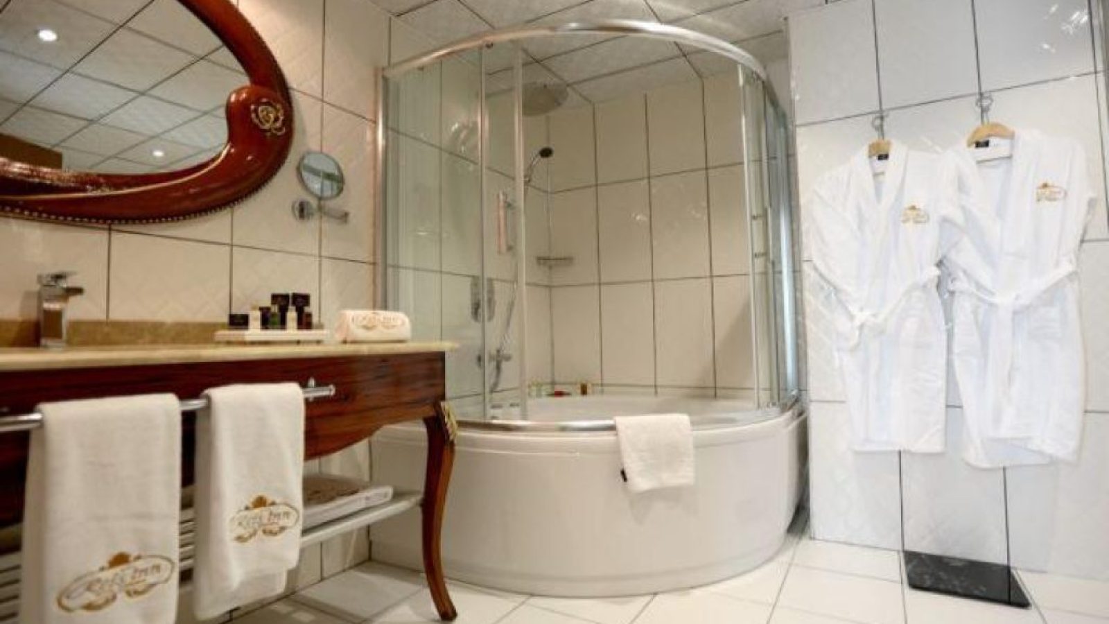 world-point-hotel-bathroom-1-r3dbswx6tp403rm4tidr5nggdjbo8lv8c1uaoscmum