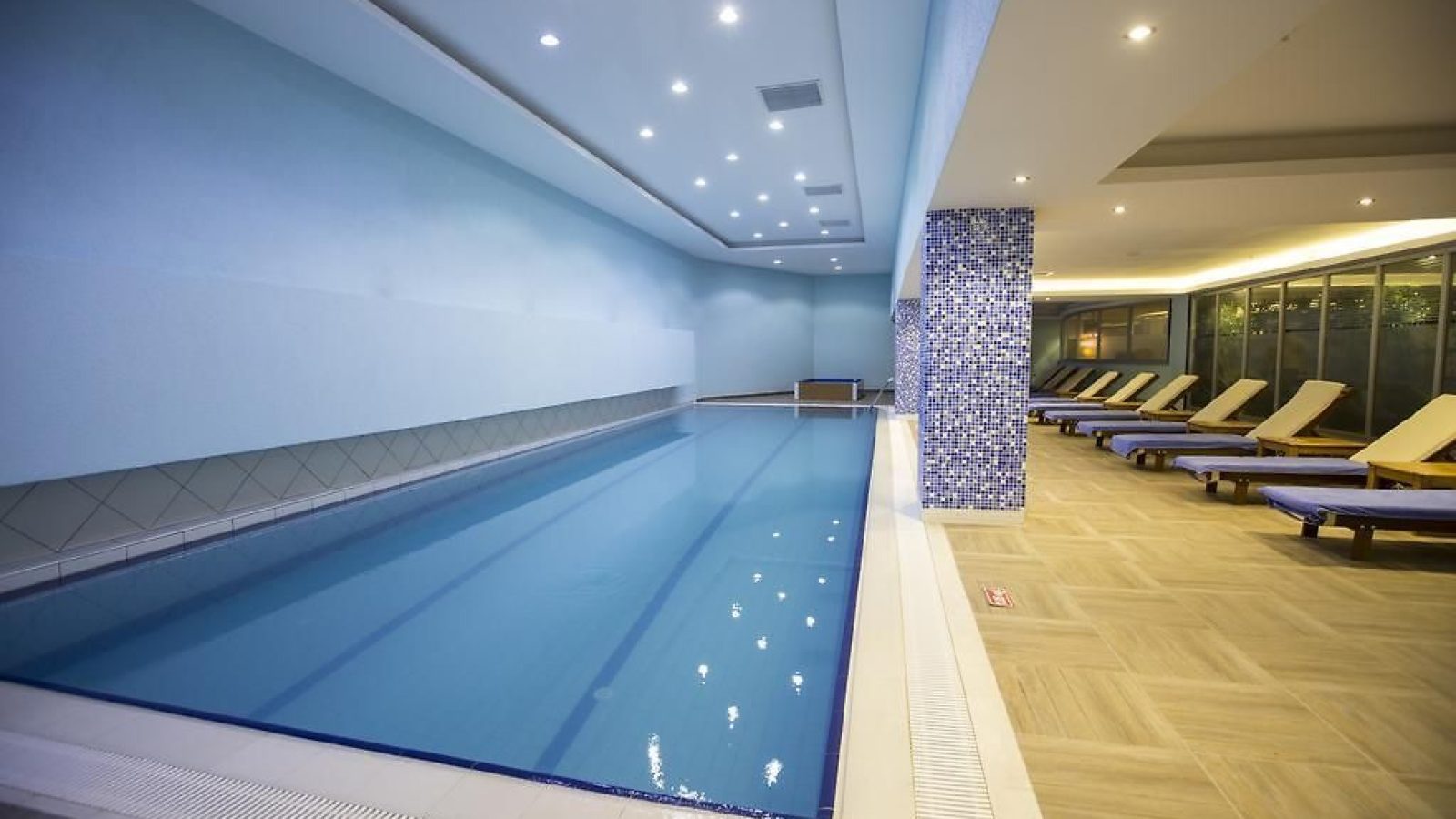 world-point-hotel-pool-r3dbjrxodoln88w06k6bwyh4god7ejl6eticpxwfce