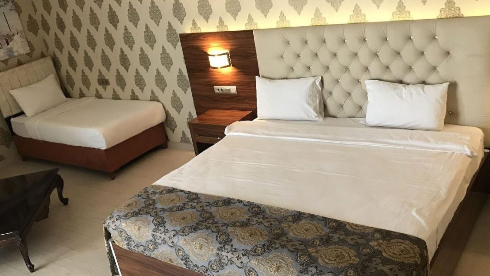 worldpoint-hotel-bedroom4-r3dbjp45t6hs9f03n0yg7h6qoir3rg9zefjwa40lv2