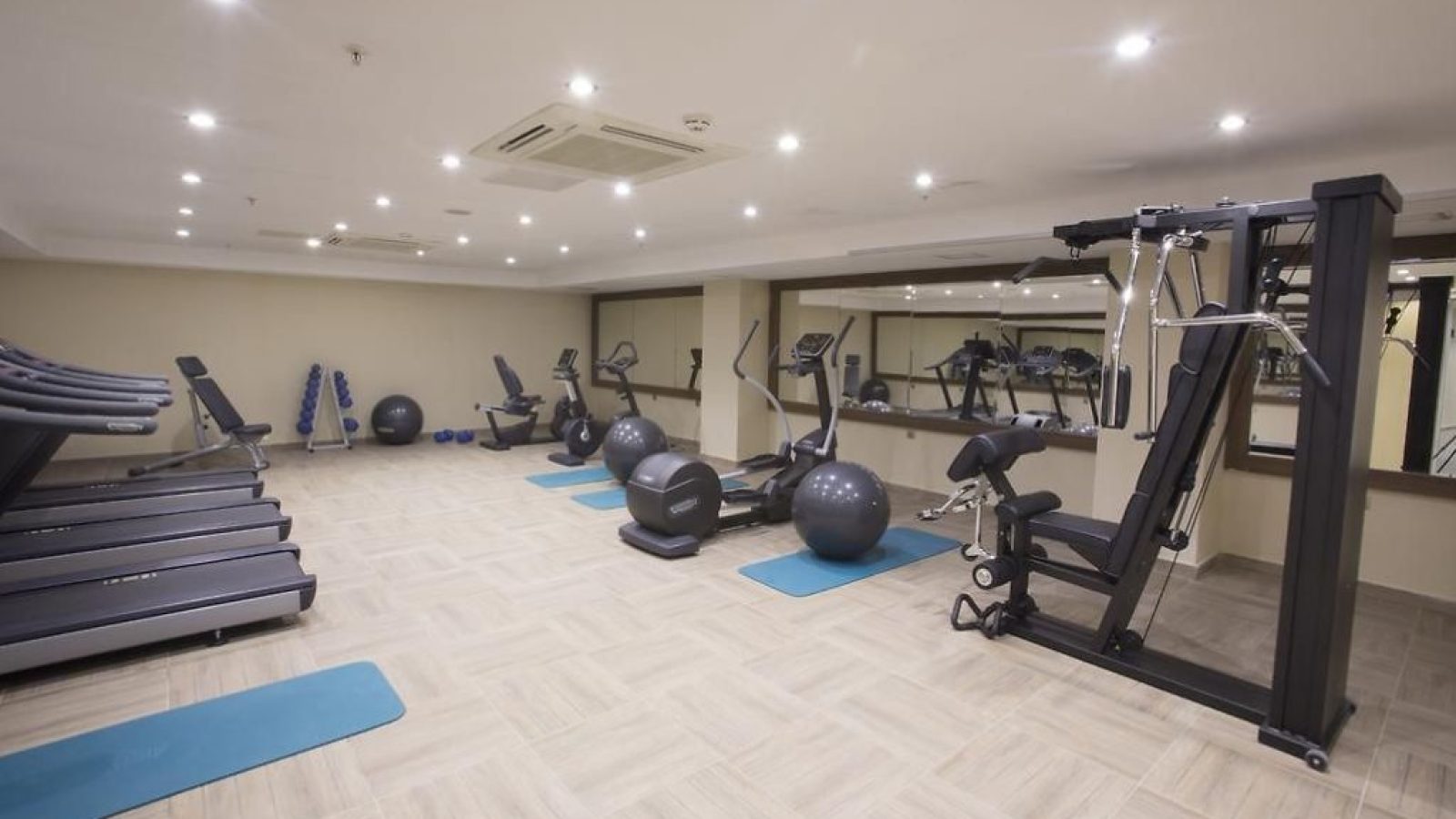 worldpoint-hotel-gym-r3dbk7wxlv7ipm8sl92zlcfyk86g1ecm50llvn8qem