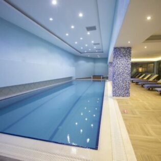 world-point-hotel-pool-1-420x360